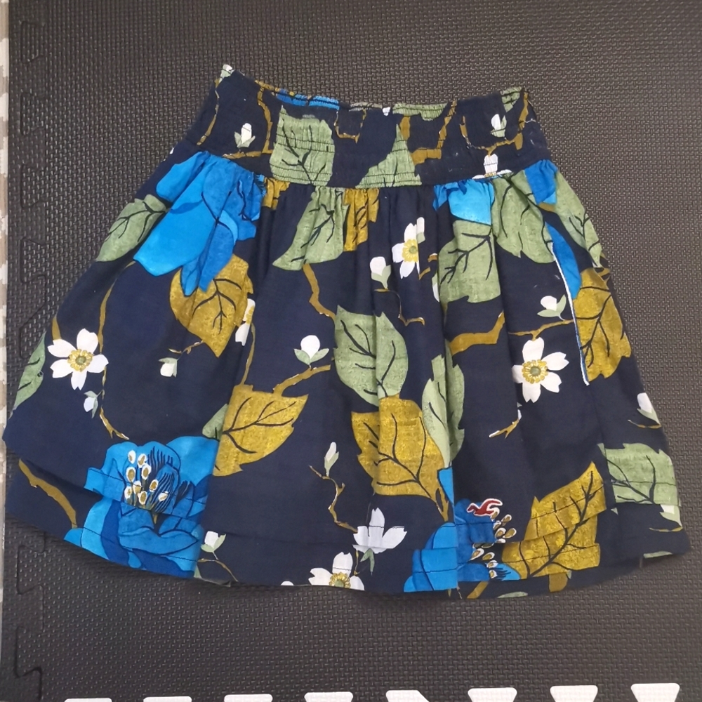 Hollister mini printed skirt